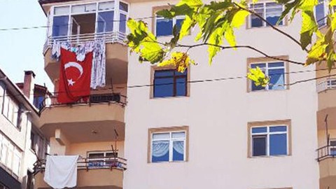 Erkek arkadaşının ailesiyle tanışmaya gitti, 5'inci kattan atladı
