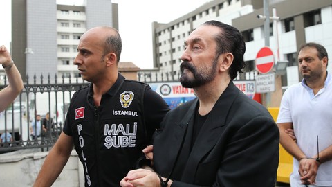 Duruşmada kediciklerden Adnan Oktar'a: ‘Hocam saçlarınız çok güzel maşallah’