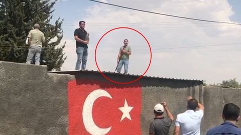 Şanlıurfa’da yıkım gerginliği! Çenesine av tüfeği dayadı...