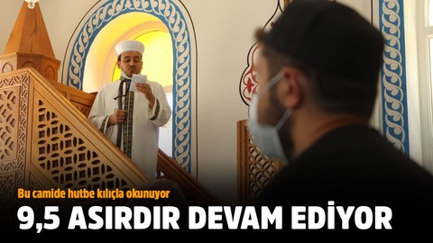 Bu camide hutbe 9,5 asırdır 'kılıç'la okunuyor