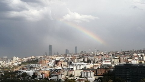 İstanbul’da yağış sonrası gök kuşağı sürprizi