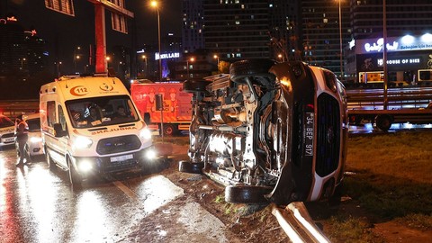 Çifte felaket! Hasta taşıyan ambulans kaza yaptı