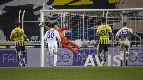 Fenerbahçe maç fazlasıyla liderliğe yükseldi!