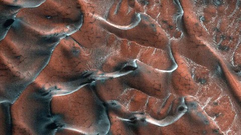 NASA, Mars'taki buzlu kum tepelerinin fotoğrafını yayımladı