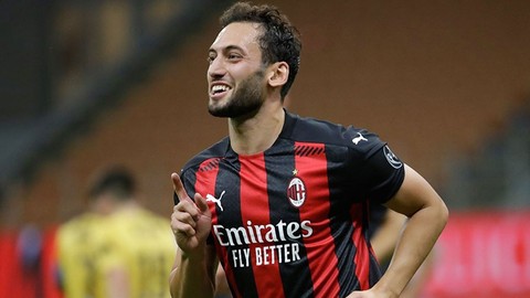 Premier Lig'in 2 devi Hakan Çalhanoğlu'nun peşinde