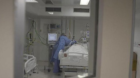 İzmir’de bir doktor daha koronavirüs kurbanı