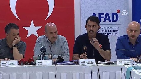 Bakanlar yangın bölgesinde! ''Yerleşim yerlerini tehdit eden yangın yok''