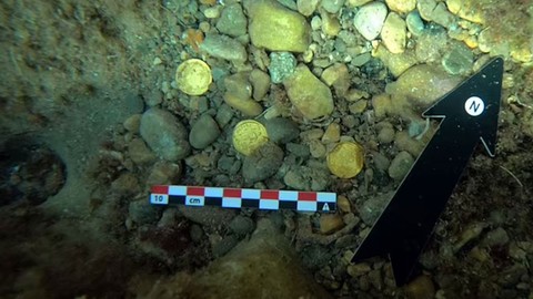 Avrupa'nın en büyük altın Roma sikkesini buldular