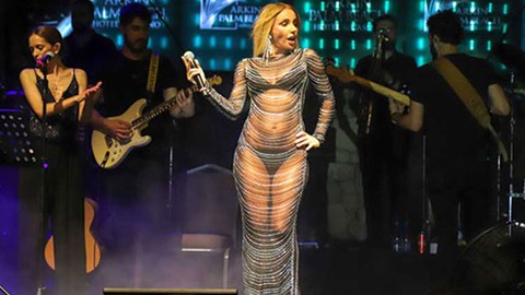 Gülşen yürek hoplattı! Sahneye transparan kıyafetle çıktı