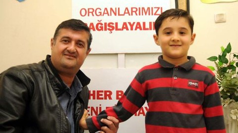 Türkiye'de ilk kez aynı anda kalp ve böbrek nakli yapılan hasta öldü