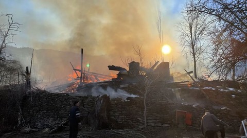 Kastamonu'da bir köyde çıkan yangın 10 eve sıçradı