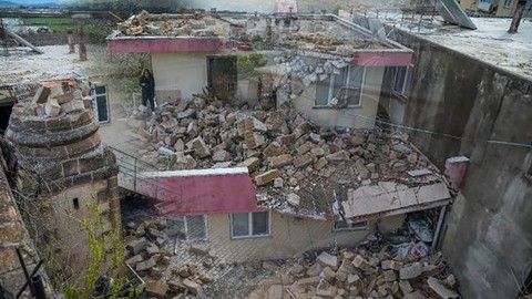 Antalya'da hortum vurdu! Yerleşim yerlerini yıktı geçti