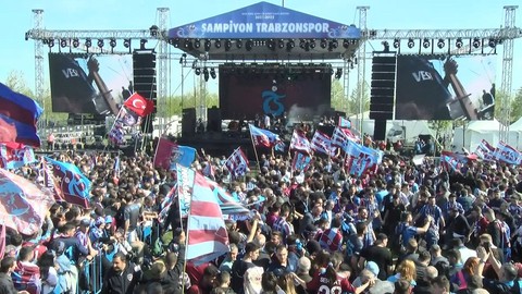 Trabzonspor 7'nci şampiyonluğunu kutluyor