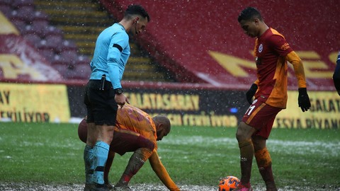 Galatasaray'da Marcao ve Mostafa Mohamed yolcu