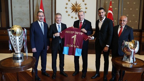 Cumhurbaşkanı Erdoğan, Trabzonspor'u kabul etti