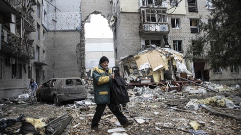 Ukrayna'da hava saldırısı sonucu 7 kişi hayatını kaybetti