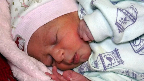 "Türkiye Yüzyılının ilk bebeği" diyerek Bakan Fahrettin Koca paylaştı