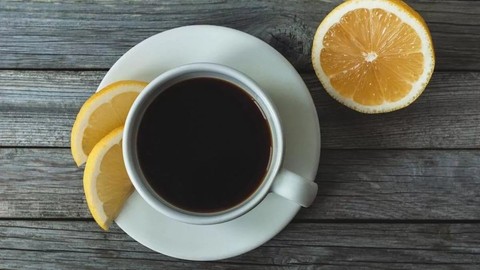 Türk kahvesine hiç limon sıktınız mı? Faydalarını öğrendikten sonra limonsuz kahve içmeyeceksiniz! Limonlu kahvenin faydaları nelerdir? Limonlu kahve ne zaman tüketilmeli? - Resim: 1