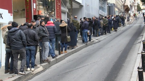 SGK önlerinde EYT kuyruğu! Başvuru için akın ettiler