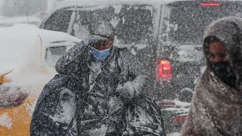 Kış geri döndü! Sıcaklıklar 15 derece birden düşüyor! 56 il için alarm