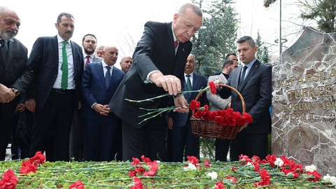 Cumhurbaşkanı Erdoğan'dan Türkeş'in kabrine ziyaret!