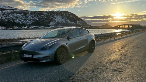 Tesla’dan Türkiye’ye özgü paylaşım geldi! “As Bayrakları As” fenomeni kullanıldı!