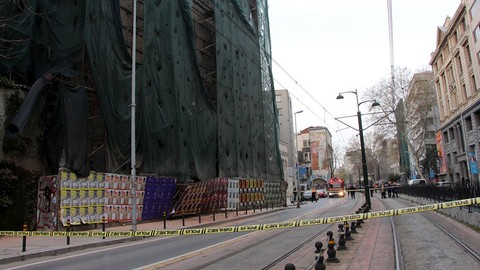 Son dakika haberi: Karaköy'de 5 katlı metruk binada çökme! Beşiktaş yönü araç trafiğine kapatıldı