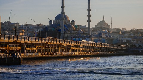 İstanbul boşalınca onlar ortaya çıktı... Kendilerini birkaç dakika gösterdikten sonra yine kayboldular