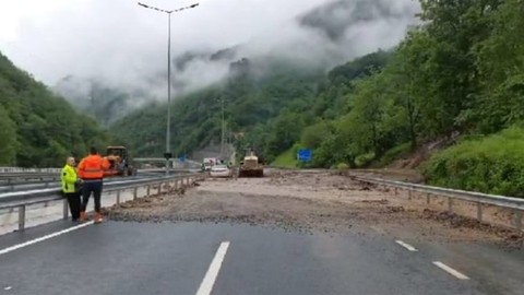 Trabzon-Gümüşhane yolu ulaşıma kapandı