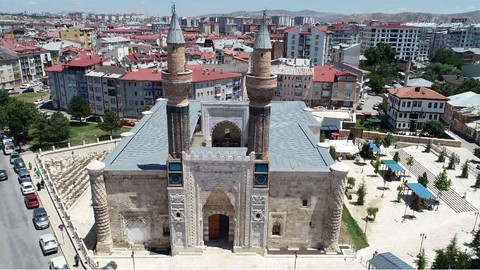 Gök Medrese, eğitime de kapılarını açıyor