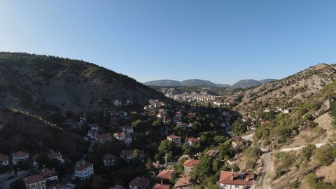 Bir tarafta tarih bir tarafta doğa... 'Sakin Şehir' tüm güzelliğiyle misafirlerine kucak açmaya devam ediyor