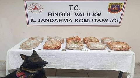 Salça kovaları ve patates çuvallarından 10 kilogram esrar çıktı