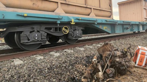 Afyonkarahisar'da yük treni traktörle çarpıştı: Ölü ve yaralılar var