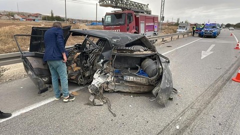 Afyonkarahisar'da feci kaza! 2 otomobil çarpıştı: Ölü ve yaralılar var