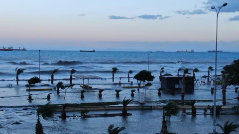 Hatay’da 4 okulda eğitime bir gün ara verildi