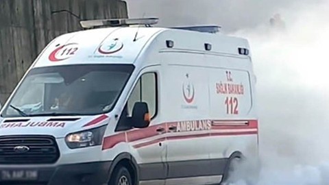 Ambulanstan çıkan duman paniğe neden oldu!