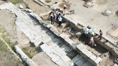 İtalya'da arkeologların 10 yıldan bu yana sürdürdüğü kazı bitti bitecek. Toprakta tarihi yeniden yazacak bir şey buldular