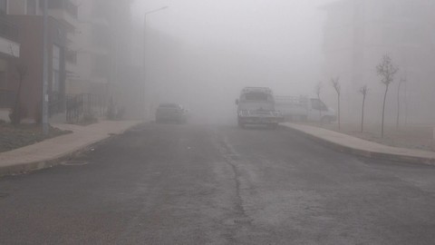 Sis ile başı belaya giren Elazığ yeni güne yine sis ile uyandı