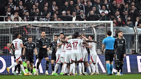 Galatasaraylı futbolcular Beşiktaş galibiyetini değerlendirdi! “Sadece Fenerbahçe ile yarışmıyoruz, herkes bize karşı birlik oluyor”