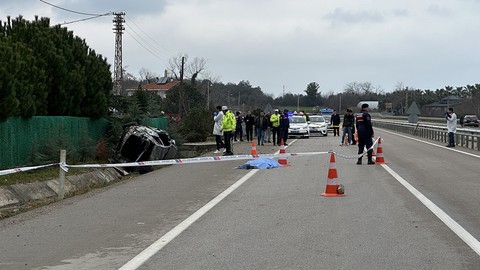 Sinop'ta kontrolden çıkan otomobil takla attı: 1 ölü, 2 yaralı