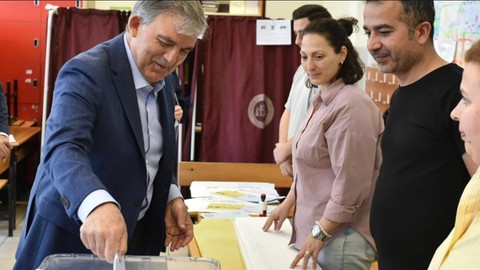 11. Cumhurbaşkanı Abdullah Gül oyunu, İstanbul'da kullandı