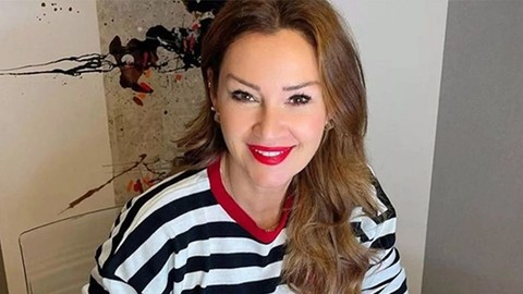Pınar Altuğ 'Kraliçe' olduğu geceden fotoğraf paylaştı! Güzelliği ile büyüledi