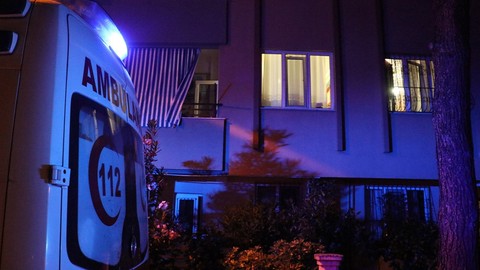 Oğlu ve annesinin yaşadığı evi yaktı. Polislere, "Silahını çek önümden, 7.65 hastasıyım" dedi.