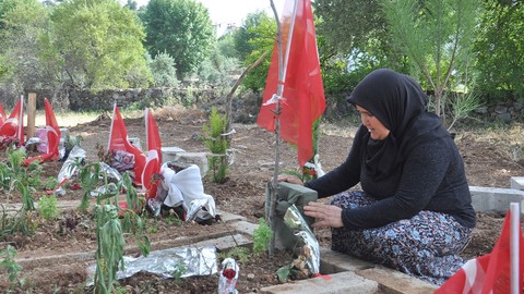 Beton mikseri ile servis minibüsünün çarpıştığı kazada ikizini kaybetmişti! Sude o anları anlattı!