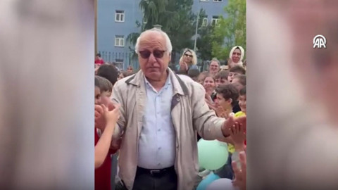45 YILLIK ÖĞRETMENİN EMEKLİLİĞİNE ALKIŞLALA UĞURLANDI