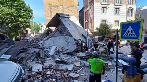 İSTANBUL'DA 3 KATLI BİNA KENDİLİĞİNDEN ÇÖKTÜ
