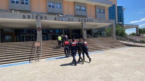 Edirne'de aranan kişiler yurt dışına kaçmaya çalışırken yakalandı!