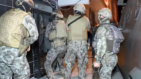 Bakan Yerlikaya duyurdu! 17 ilde FETÖ'ye 'Kıskaç-19' operasyonu! 72 şüpheli yakalandı