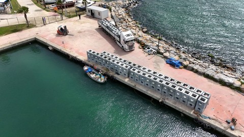 Betondan üretip Marmara Denizi'ne 100 tanesi tek tek bırakıp suya batırdılar. Bir amaçları var