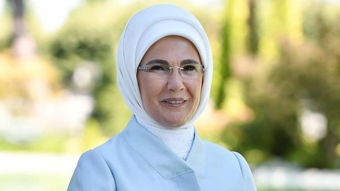 Emine Erdoğan'dan "koruyucu aile" paylaşımı